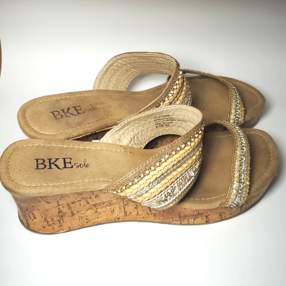 Women's sandals size 8.5M Gently used - Picture 2 of 2